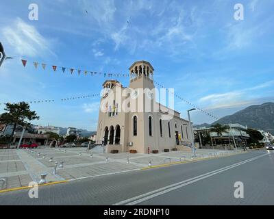 L'église balnéaire d'Anastasi (la Résurrection de Jésus) dans la ville de Kalamata en Messénie, Grèce Banque D'Images