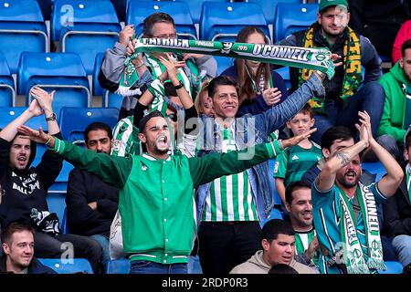 Chesterfield, Royaume-Uni. 22 juillet 2023. Fans du Real Betis lors du match amical de pré-saison Real Betis vs Middlesbrough au SMH Group Stadiumact Stadium, Chesterfield, Royaume-Uni, le 22 juillet 2023 (photo Ryan Crockett/News Images) à Chesterfield, Royaume-Uni le 7/22/2023. (Photo de Ryan Crockett/News Images/Sipa USA) crédit : SIPA USA/Alamy Live News Banque D'Images