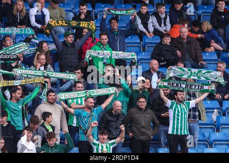 Chesterfield, Royaume-Uni. 22 juillet 2023. Fans du Real Betis lors du match amical de pré-saison Real Betis vs Middlesbrough au SMH Group Stadiumact Stadium, Chesterfield, Royaume-Uni, le 22 juillet 2023 (photo Ryan Crockett/News Images) à Chesterfield, Royaume-Uni le 7/22/2023. (Photo de Ryan Crockett/News Images/Sipa USA) crédit : SIPA USA/Alamy Live News Banque D'Images