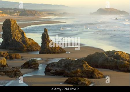 Vue aérienne de la beauté pittoresque le long de la côte sauvage à Bandon Beach, Oregon, États-Unis Banque D'Images