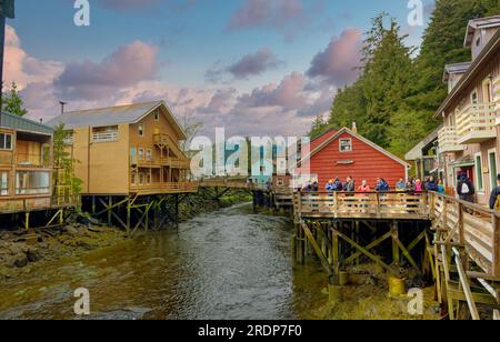 KETCHIKAN, ALASKA - 5 mai 2023 : Ketchikan est la ville la plus au sud-est de l'Alaska, avec une population de 8000 habitants. Les bateaux de croisière font plus de 500 arrêts bringin Banque D'Images