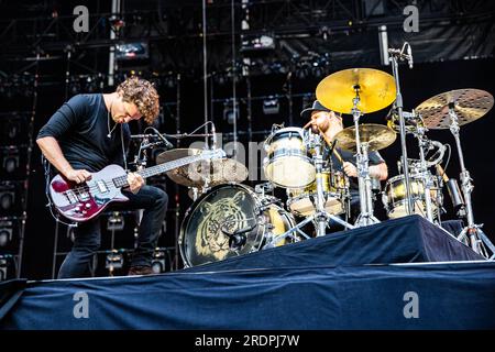 Milan, Italie. 22 juillet 2023. Le duo de rock anglais ROYAL BLOOD se produit en direct sur scène au Stadio San Siro en ouvrant le spectacle de Muse. Crédit : Rodolfo Sassano/Alamy Live News Banque D'Images