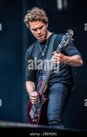 Milan, Italie. 22 juillet 2023. Le duo de rock anglais ROYAL BLOOD se produit en direct sur scène au Stadio San Siro en ouvrant le spectacle de Muse. Crédit : Rodolfo Sassano/Alamy Live News Banque D'Images