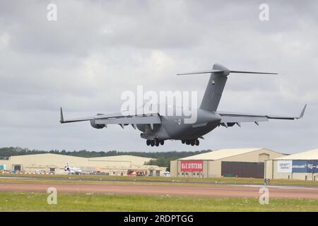 Fairford, Royaume-Uni. 12 juillet 2023. Les Émirats arabes Unis ont envoyé un Boeing C-17a Globemaster pour le riat 2023 Air Show. Banque D'Images