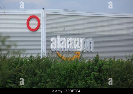 Entrepôt Amazon près de l'aéroport d'East Midlands Banque D'Images