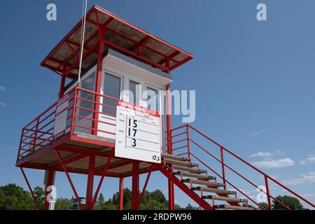 Tour de guet pour sauveteurs à la station balnéaire de Parnü en Estonie Banque D'Images