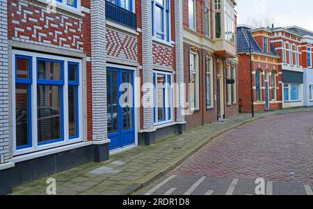 Blijhamsterstraat à Winschoten, pays-Bas. Vieilles maisons hollandaises monumentales de la fin du 19e siècle. Banque D'Images