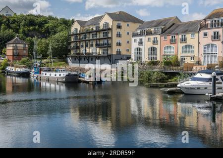 Le premier port de plaisance dans la région de Penarth pour sécuriser des bateaux de toutes tailles, types et descriptions, et entouré de logements modernes raisonnables ainsi. Banque D'Images