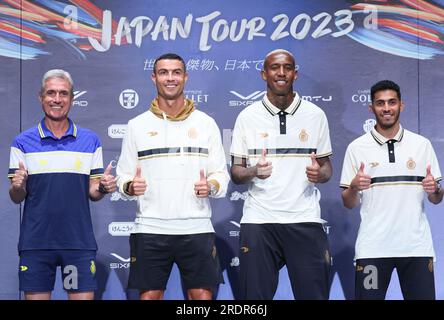 Osaka, Japon. 23 juillet 2023. Les membres de l'équipe saoudienne de football Al Nassr (G-D) Luis Castro de l'entraîneur portugais, le joueur vedette portugais Cristiano Ronaldo, l'attaquant brésilien Talisca et le défenseur saoudien Sultan Al Ghanam posent pour une photo lors d'une conférence de presse à Osaka, dans l'ouest du Japon, le dimanche 23 juillet 2023. Al Nassr disputera un match de pré-saison contre le Paris Saint-Germain. (Photo de Yoshio Tsunoda/AFLO) crédit : AFLO Co. Ltd./Alamy Live News Banque D'Images