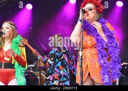 Doreen Doreen en performance au Bristol Harbor Festival, Queen Square, Bristol, Angleterre. 16 juillet 2023. Banque D'Images