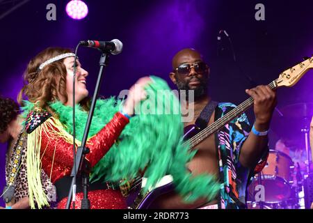 Doreen Doreen en performance au Bristol Harbor Festival, Queen Square, Bristol, Angleterre. 16 juillet 2023. Banque D'Images