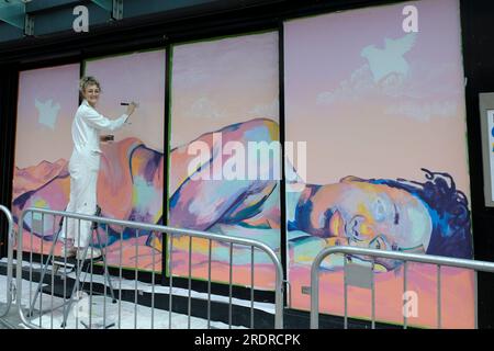 Bristol, Royaume-Uni. 23 juillet 2023. Avec l'Art Trail Painting Bristol by Numbers 6 5 0, Bristol célèbre le 650e anniversaire depuis que le roi Édouard III a accordé ses droits à la ville. Le sentier qui couvre Park St, le Triangle et Queens Rd. Est organisé par Upfest. Chaque œuvre d'art est faite en utilisant les styles et les techniques de la Renaissance, aucun aérosol autorisé. Artiste Georgie Webster. Crédit : JMF News/Alamy Live News Banque D'Images