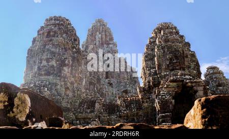 Bayon, temple khmer à Angkor, réputé pour son architecture, construit à la fin du 12e ou au début du 13e siècle. Banque D'Images