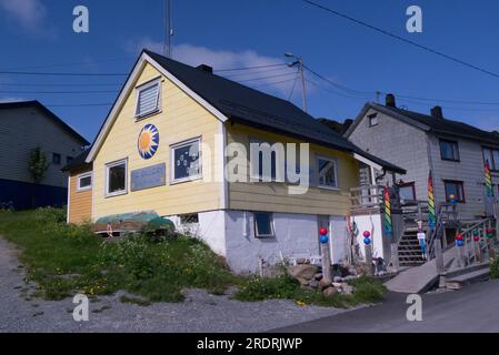 Galerie East of the Sun présente le travail d'Eva Schmutterer à Kamøyvær, un village de pêcheurs de la municipalité de Nordkapp dans le comté de Troms og Finnmark, en Norvège Banque D'Images