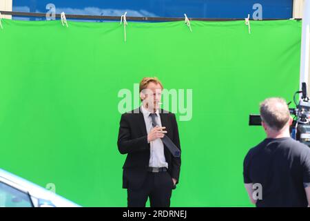 Tournage dans un bureau de poste de Craig-y Don à Llandudno North Wales. MR Bates vs Post Office est un drame d'ITV basé sur une histoire vraie d'injustice d'Alan Bates un sous-maître de poste qui a décidé de lutter contre une erreur scandaleuse de justice, des sous-maîtres de poste innocents et des maîtres de poste ont été accusés à tort de vol, fraude et fausse comptabilité Banque D'Images