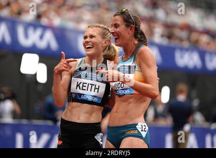 Megan Keith et Jessica Warner-Judd de Grande-Bretagne après le 5000m féminin lors de la rencontre d'athlétisme de Londres au London Stadium. Date de la photo : dimanche 23 juillet 2023. Banque D'Images