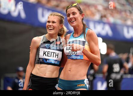 Megan Keith et Jessica Warner-Judd de Grande-Bretagne après le 5000m féminin lors de la rencontre d'athlétisme de Londres au London Stadium. Date de la photo : dimanche 23 juillet 2023. Banque D'Images