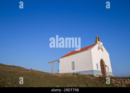 Capilla de Santa Rosa de Lima est une chapelle de Laxe en Galice Espagne. Paysage côtier Voyage chrétien Banque D'Images