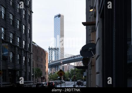 Détail architectural de Dumbo (abréviation de Down Under the Manhattan Bridge Overpass), un quartier du quartier de Brooklyn à New York Banque D'Images