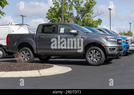 Zionsville - 21 juillet 2023 : exposition de camionnettes Ford Ranger chez un concessionnaire. Ford offre le Ranger en modèles XL, XLT et Lariat. Banque D'Images