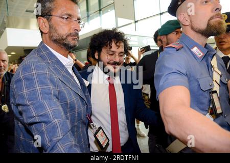 Milan, Italie. 23 juillet 2023. Milan - le chercheur égyptien Patrick Zaki a atterri à l'aéroport de Milan Malpensa usage éditorial uniquement crédit : Independent photo Agency/Alamy Live News Banque D'Images