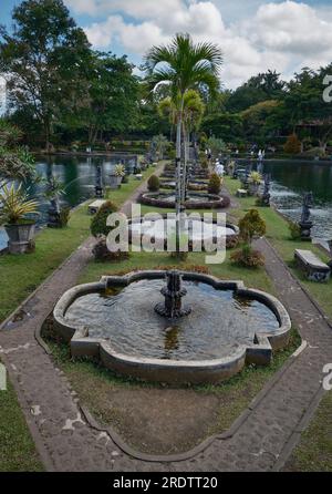 Tirta Gangga est un ancien palais royal dans l'est de Bali, en Indonésie, nommé d'après le fleuve sacré Gange dans l'hindouisme. Banque D'Images