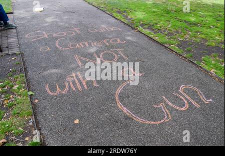 Londres, Royaume-Uni. 23 juillet 2023. Manifestation sur Cavendish Square. Les saboteurs de chasse et les militants des droits des animaux ont défilé à travers le centre de Londres jusqu'à Downing Street pour exiger que l'interdiction de la chasse au renard soit appliquée. Bien que la chasse avec des chiens soit illégale, les groupes de chasse continuent de pratiquer la chasse dite de sentier, que les activistes décrivent comme un écran de fumée pour la chasse réelle au renard. Crédit : Vuk Valcic/Alamy Live News Banque D'Images