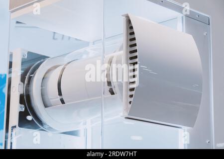 Ventilateur domestique pour l'extraction d'air dans les maisons et les appartements. Structure interne, vue en coupe Banque D'Images