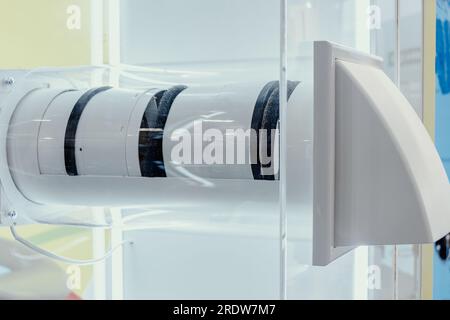 Ventilateur domestique pour l'extraction d'air dans les maisons et les appartements. Structure interne, vue en coupe Banque D'Images