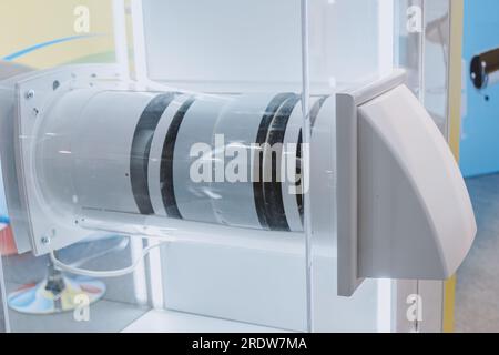 Ventilateur domestique pour l'extraction d'air dans les maisons et les appartements. Structure interne, vue en coupe Banque D'Images