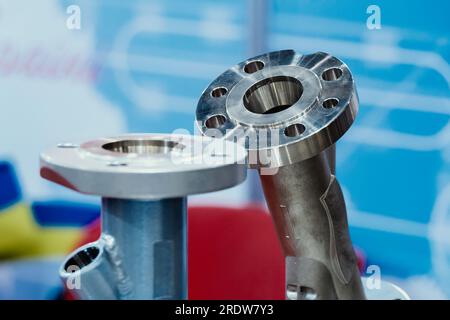 Brides en acier menant pour la connexion Banque D'Images