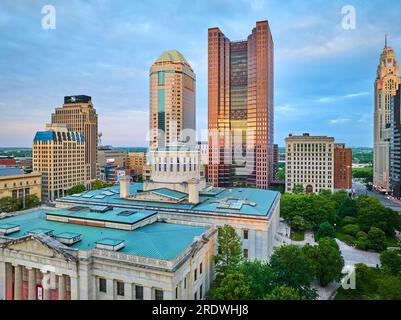 Cœur aérien des bâtiments du centre-ville avec Ohio State House et Huntington Tower Banque D'Images