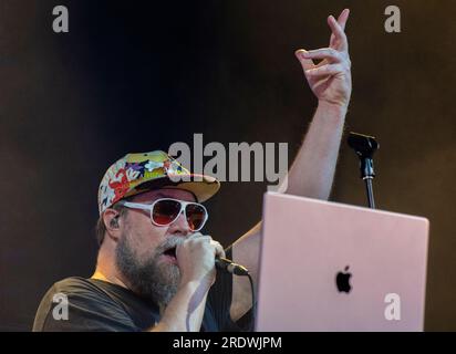 Henham Park, Suffolk, Royaume-Uni. 21 juillet 2023. John Grant et son groupe Creep Show jouent en direct au Latitude Festival. Crédit : ernesto rogata/Alamy Live News Banque D'Images