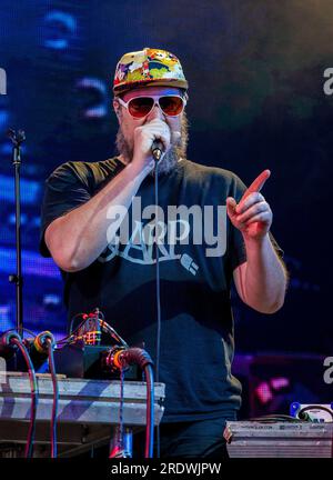 Henham Park, Suffolk, Royaume-Uni. 21 juillet 2023. John Grant et son groupe Creep Show jouent en direct au Latitude Festival. Crédit : ernesto rogata/Alamy Live News Banque D'Images