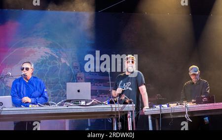 Henham Park, Suffolk, Royaume-Uni. 21 juillet 2023. John Grant et son groupe Creep Show jouent en direct au Latitude Festival. Crédit : ernesto rogata/Alamy Live News Banque D'Images