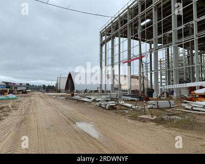 La charpente en acier d'un nouveau bâtiment d'usine en construction. Banque D'Images