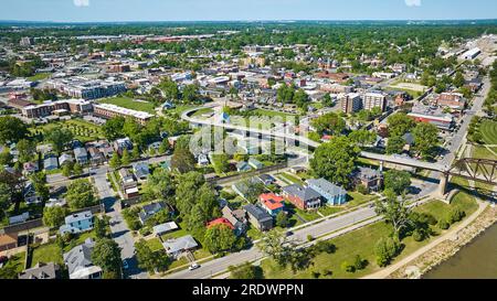 Routes à faible trafic aérien Louisville Kentucky Downtown City Aerial Banque D'Images