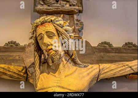 La crucifixion, sculpture en bois ancienne, Suède, 19 juillet 2023 Banque D'Images