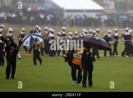 Hoylake, Merseyside, Royaume-Uni. 23 juillet 2023 ; Royal Liverpool Golf Club, Hoylake, Merseyside, Angleterre : The Open Championship final Round ; Brian Harman (USA) monte le fairway du 18e trou crédit : action plus Sports Images/Alamy Live News Banque D'Images