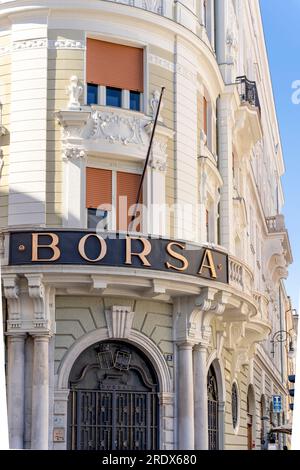 Palais Dreher de style Liberty, ancien restaurant Dreher et autrefois appelé «Borsa Nuova» (Nouvelle Bourse), construit au début du 20e siècle, Trieste, Italie Banque D'Images