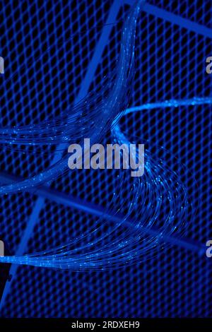 Maillage filaire de câbles bleus et de fils actifs d'arrière-plan Banque D'Images