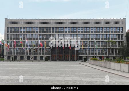 Ljubljana : place de la République (Trg Republike) et bâtiment de l'Assemblée nationale. Slovénie Banque D'Images