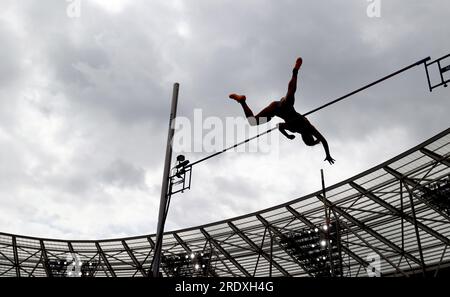 Londres, Grande-Bretagne. 23 juillet 2023. L'australienne Nina Kennedy participe à la finale du saut à la perche féminin au Diamond Leagues Athletics Meeting à Londres, en Grande-Bretagne, le 23 juillet 2023. Crédit : Li Ying/Xinhua/Alamy Live News Banque D'Images