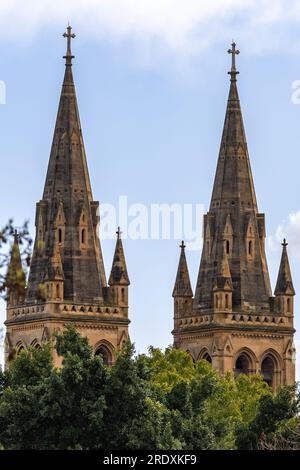 Les tours de la cathédrale St Peters situées dans le nord d'Adélaïde Australie méridionale le 23 juillet 2023 Banque D'Images