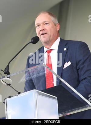 Cooperstown, États-Unis. 23 juillet 2023. Scott Rolen, membre le plus récent du National Baseball Hall of Fame, prend la parole lors de la cérémonie d'intronisation du Temple de la renommée de la Ligue majeure de Baseball pour 2023 intronisés à Cooperstown, New York, le dimanche 23 juillet 2023. Scott Rolen et Fred McGriff sont les deux joueurs intronisés au Temple de la renommée du baseball national en 2023. Photo de George Napolitano/UPI crédit : UPI/Alamy Live News Banque D'Images