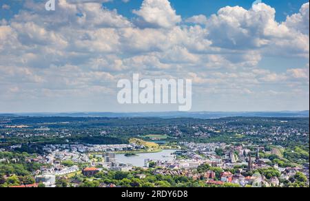 Vue aérienne du lac Phoenix et des collines environnantes à Dortmund, Allemagne Banque D'Images