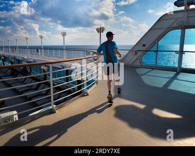 Les pistes de course à pied sont mon arme secrète et ont favorisé le tournage à bord des paquebots de croisière. Non seulement ils aident dans la lutte contre les attaques de l'v Banque D'Images