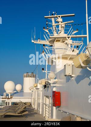 Il est facile de voir l'attrait de la croisière, parfois: Cuisine fine cuite pour vous à toute heure, toutes les boissons que vous pouvez tenir, tout est pris en charge, Banque D'Images