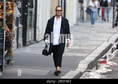 Paris, France. 24 juillet 2023. Carole Bouqet lors des funérailles à l'église Saint Roch à Paris, France, le 24 juillet 2023, de la chanteuse et actrice d'origine britannique Jane Birkin, décédée le 16 juillet 2023 à Paris à l'âge de 76 ans. Photo de Nasser Berzane/ABACAPRESS.COM crédit : Abaca Press/Alamy Live News Banque D'Images
