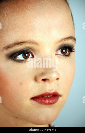 Johanna Klante, deutsche Schauspielerin, bekannt aus der Kinoproduktion 'Bonhoeffer - Die letzte Stufe', BEI einem Fotoshooting, Deutschland 2000. Banque D'Images